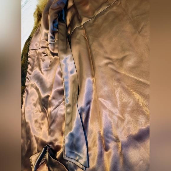 Vintage Brown Muskrat Fur Coat With Plush Collar - Picture 5 of 16